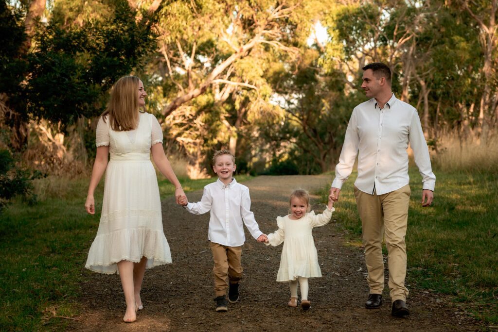 Summer extended family photoshoot at Upwey by Kate Cashin Photography