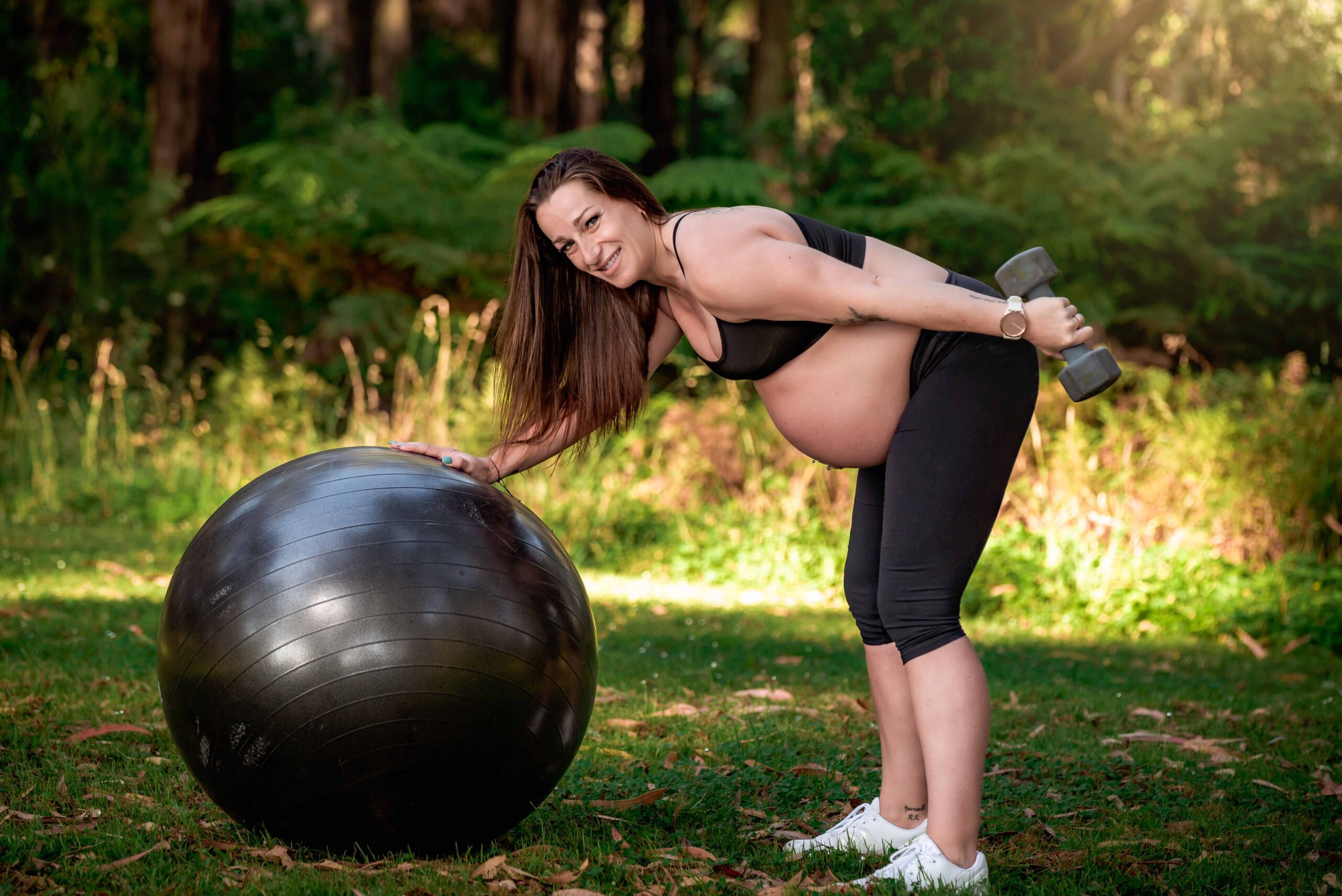 CrossFit Mama maternity photoshoot by Kate Cashin Photography